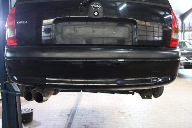 Foto: STOSSFÄNGER/ STOßSTANGE HINTEN eines Opel Corsa 16V