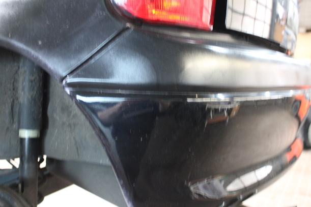 Foto: STOSSFÄNGER/ STOßSTANGE HINTEN eines Opel Corsa 16V