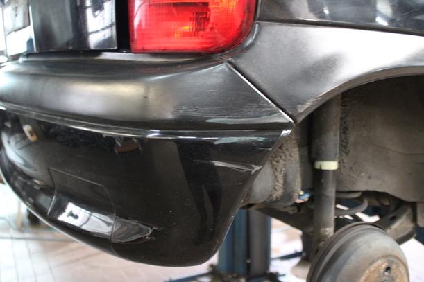 Foto: STOSSFÄNGER/ STOßSTANGE HINTEN eines Opel Corsa 16V