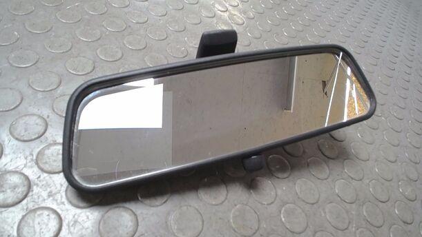 Foto: INNENSPIEGEL eines Opel Corsa 16V