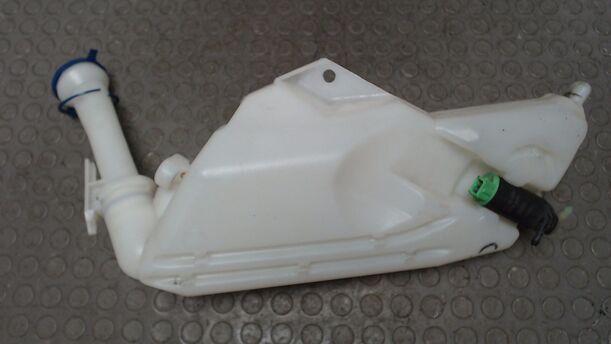 Foto: SCHEIBENWASCHBEHÄLTER eines Peugeot 206+ 60