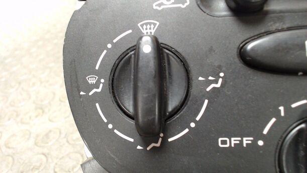 Foto: HEIZUNGSBETÄTIGUNG eines Peugeot 206+ 60