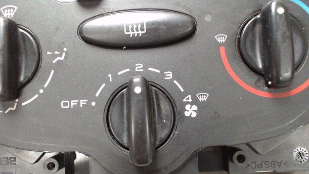 Foto: HEIZUNGSBETÄTIGUNG eines Peugeot 206+ 60