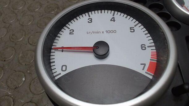 Foto: TACHOEINHEIT / KOMBIINSTRUMENT eines Peugeot 206+ 60