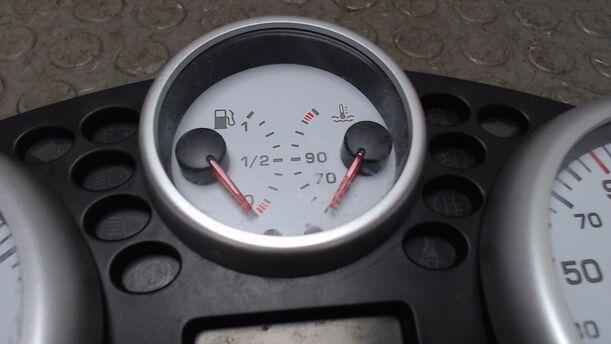 Foto: TACHOEINHEIT / KOMBIINSTRUMENT eines Peugeot 206+ 60