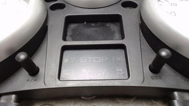 Foto: TACHOEINHEIT / KOMBIINSTRUMENT eines Peugeot 206+ 60