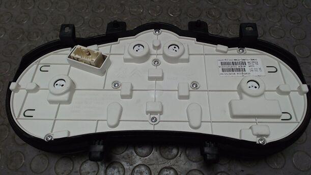 Foto: TACHOEINHEIT / KOMBIINSTRUMENT eines Peugeot 206+ 60