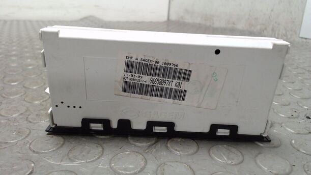 Foto: INFORMATIONSDISPLAY eines Peugeot 206+ 60