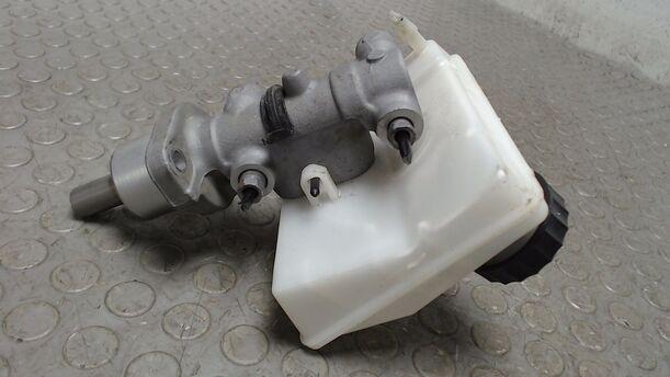 Foto: HAUPTBREMSZYLINDER eines Peugeot 206+ 60