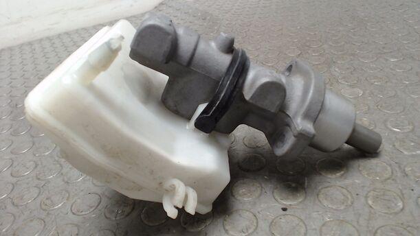 Foto: HAUPTBREMSZYLINDER eines Peugeot 206+ 60