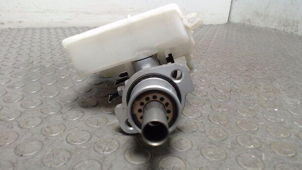 Foto: HAUPTBREMSZYLINDER eines Peugeot 206+ 60