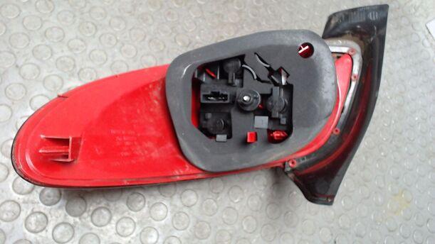 Foto: HECKLEUCHTE / RÜCKLEUCHTE LINKS eines Peugeot 206+ 60