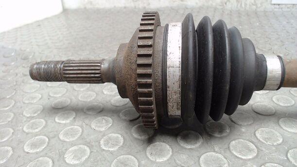 Foto: ANTRIEBSWELLE LINKS eines Peugeot 206+ 60