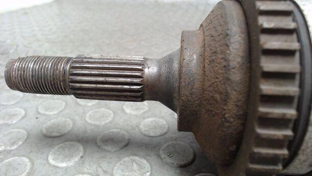 Foto: ANTRIEBSWELLE LINKS eines Peugeot 206+ 60