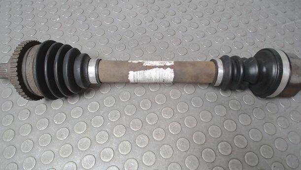 Foto: ANTRIEBSWELLE LINKS ( SCHALTGETRIEBE ) eines Peugeot 206 CC 110