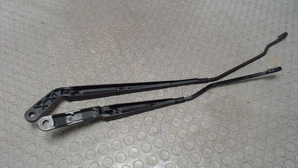 Foto: SCHEIBENWISCHERARME VORN eines Peugeot 206+ 60