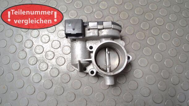 Foto: DROSSELKLAPPENSTUTZEN/ DROSSELKLAPPE ( BOSCH ) eines Peugeot 206 CC 110
