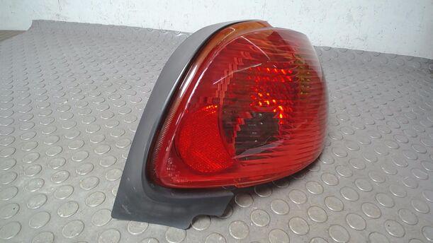 Foto: HECKLEUCHTE/ RÜCKLEUCHTE RECHTS ( CABRIO / CC ) eines Peugeot 206 CC 110