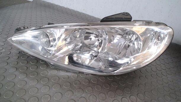 Foto: SCHEINWERFER LINKS eines Peugeot 206 CC 110
