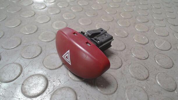 Foto: WARNBLINKSCHALTER eines Peugeot 206 CC 110