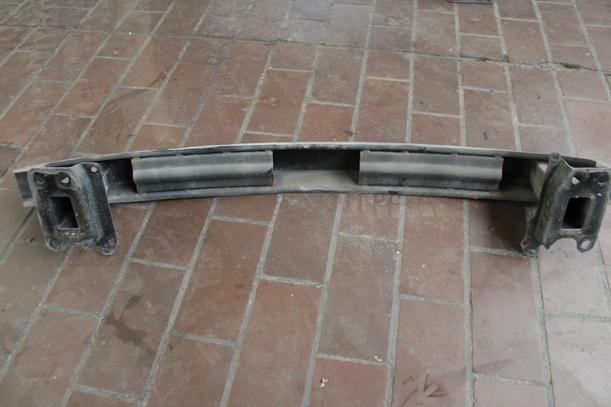 Foto: VERSTÄRKUNG VORN eines VW Fox 1.2