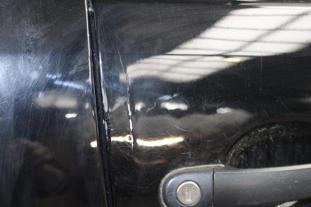 Foto: TÜR RECHTS ( LACKIERUNGSBEDÜRFTIG ) eines VW Fox 1.2