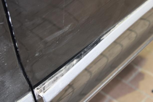 Foto: TÜR RECHTS ( LACKIERUNGSBEDÜRFTIG ) eines VW Fox 1.2