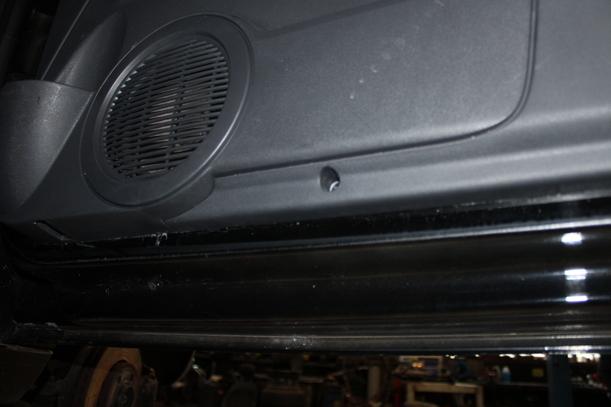 Foto: TÜR RECHTS ( LACKIERUNGSBEDÜRFTIG ) eines VW Fox 1.2