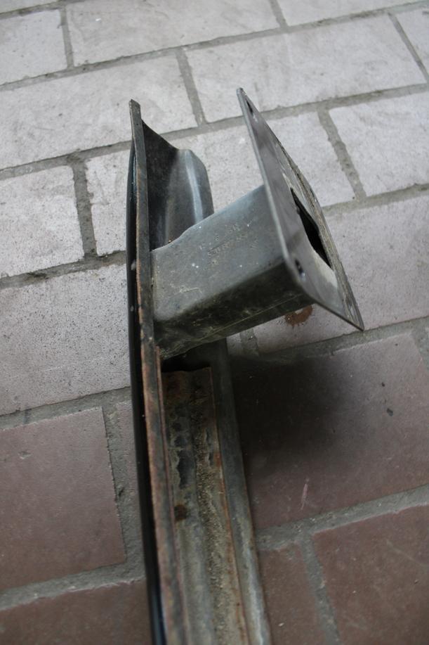 Foto: VERSTÄRKUNG HINTEN eines VW Fox 1.2