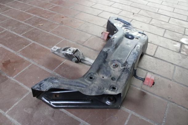 Foto: VORDERACHSE/ ACHSE VORN eines VW Fox 1.2