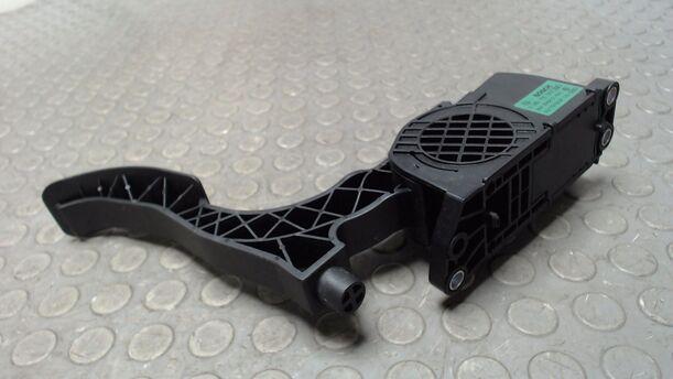 Foto: GASPEDAL ( SCHALTGETRIEBE ) eines Skoda Fabia 1.2 HTP Combi