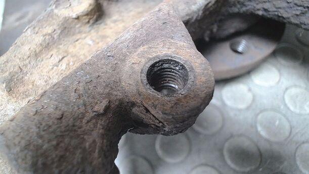 Foto: ACHSSCHENKEL VORN LINKS eines VW Fox 1.2