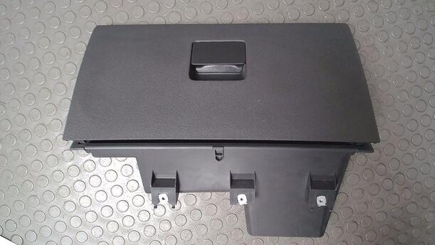 Foto: HANDSCHUHFACH eines VW Fox 1.2