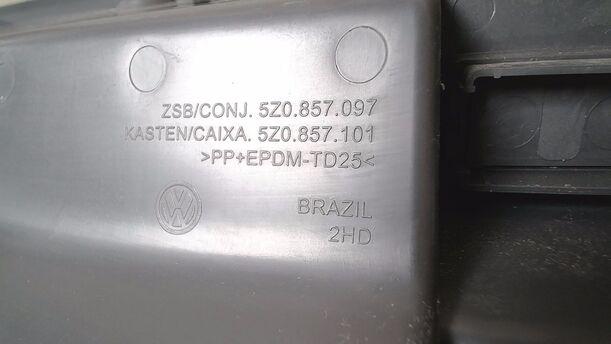 Foto: HANDSCHUHFACH eines VW Fox 1.2