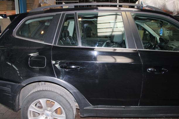 Foto: TÜR HINTEN RECHTS eines BMW X3 3.0d