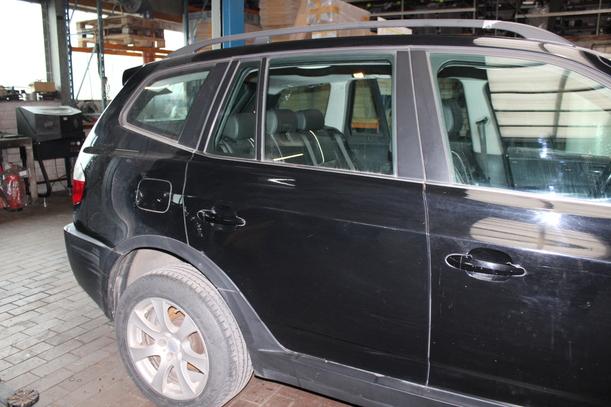 Foto: TÜR HINTEN RECHTS eines BMW X3 3.0d