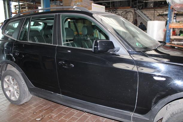 Foto: TÜR VORN RECHTS eines BMW X3 3.0d