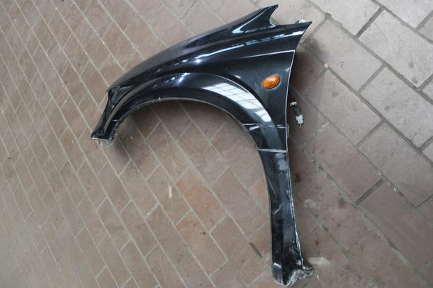 Foto: KOTFLÜGEL VORN LINKS eines Chrysler Grand Voyager 2.5 CRD