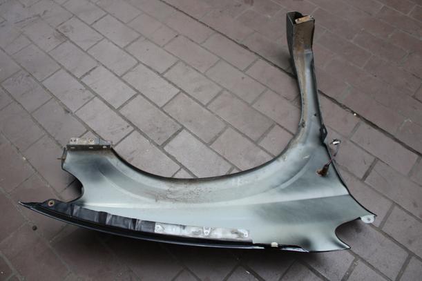 Foto: KOTFLÜGEL VORN LINKS eines Chrysler Grand Voyager 2.5 CRD
