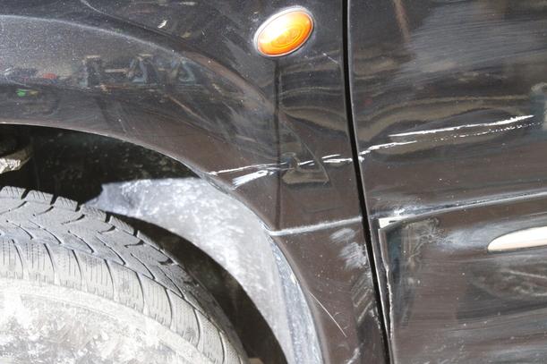 Foto: KOTFLÜGEL VORN LINKS eines Chrysler Grand Voyager 2.5 CRD