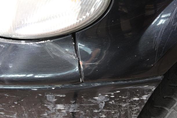 Foto: KOTFLÜGEL VORN LINKS eines Chrysler Grand Voyager 2.5 CRD