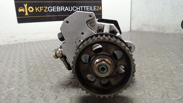 Foto: DIESELEINSPRITZPUMPE / HOCHDRUCKPUMPE eines Chrysler Grand Voyager 2.5 CRD