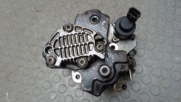 Foto: DIESELEINSPRITZPUMPE / HOCHDRUCKPUMPE eines Chrysler Grand Voyager 2.5 CRD