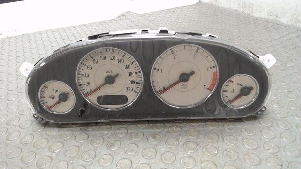 Foto: TACHOEINHEIT / KOMBIINSTRUMENT eines Chrysler Grand Voyager 2.5 CRD
