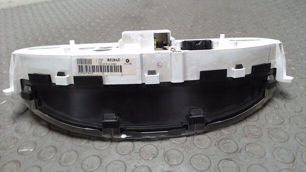 Foto: TACHOEINHEIT / KOMBIINSTRUMENT eines Chrysler Grand Voyager 2.5 CRD
