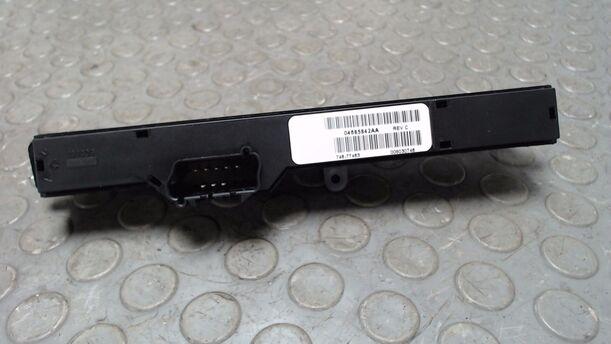 Foto: SCHALTERLEISTE WARNBLINK / SITZHEIZUNG / HECKSCHEIBE eines Chrysler Grand Voyager 2.5 CRD