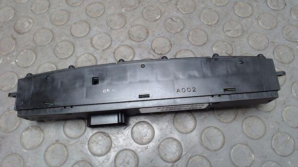 Foto: SCHALTERLEISTE WARNBLINK / SITZHEIZUNG / HECKSCHEIBE eines Chrysler Grand Voyager 2.5 CRD
