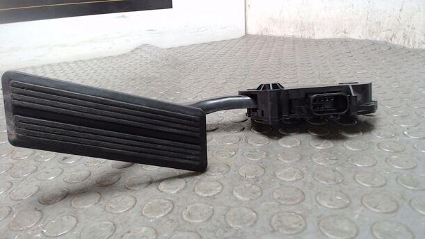 Foto: GASPEDAL eines Chrysler Grand Voyager 2.5 CRD