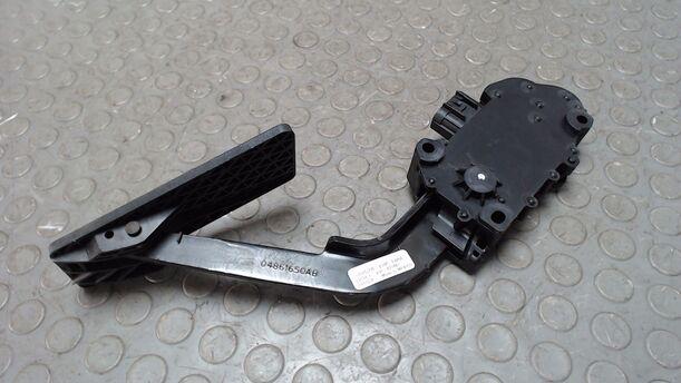 Foto: GASPEDAL eines Chrysler Grand Voyager 2.5 CRD
