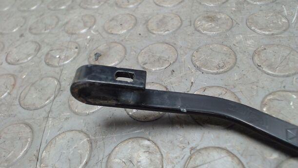 Foto: SCHEIBENWISCHERARM HINTEN eines Chrysler Grand Voyager 2.5 CRD